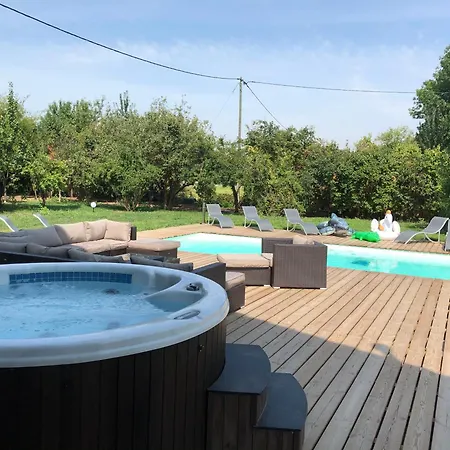 Holiday home Domaine Des4 Roses
